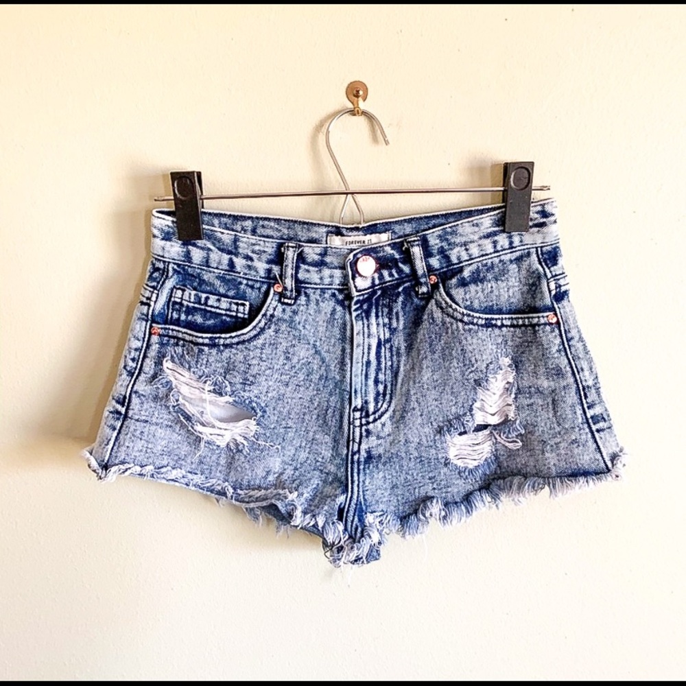 f21 high rise frayed hem jean shorts